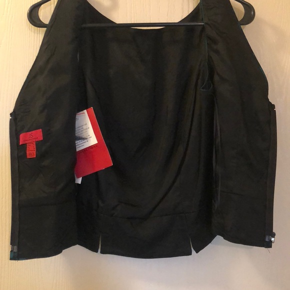 NWT beautiful top! ** - Picture 4 of 8